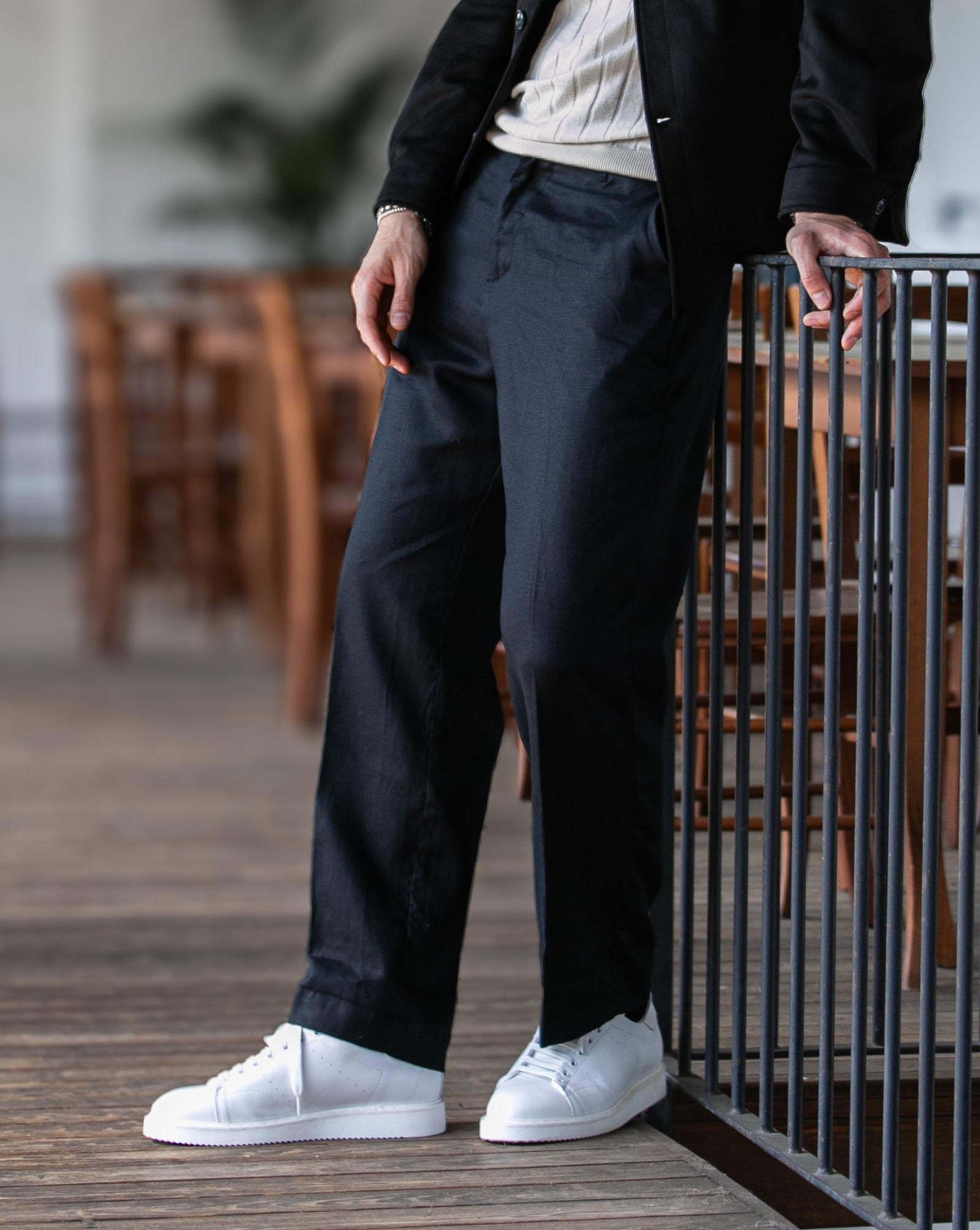 Lucas - wide trousers in pure black linen
