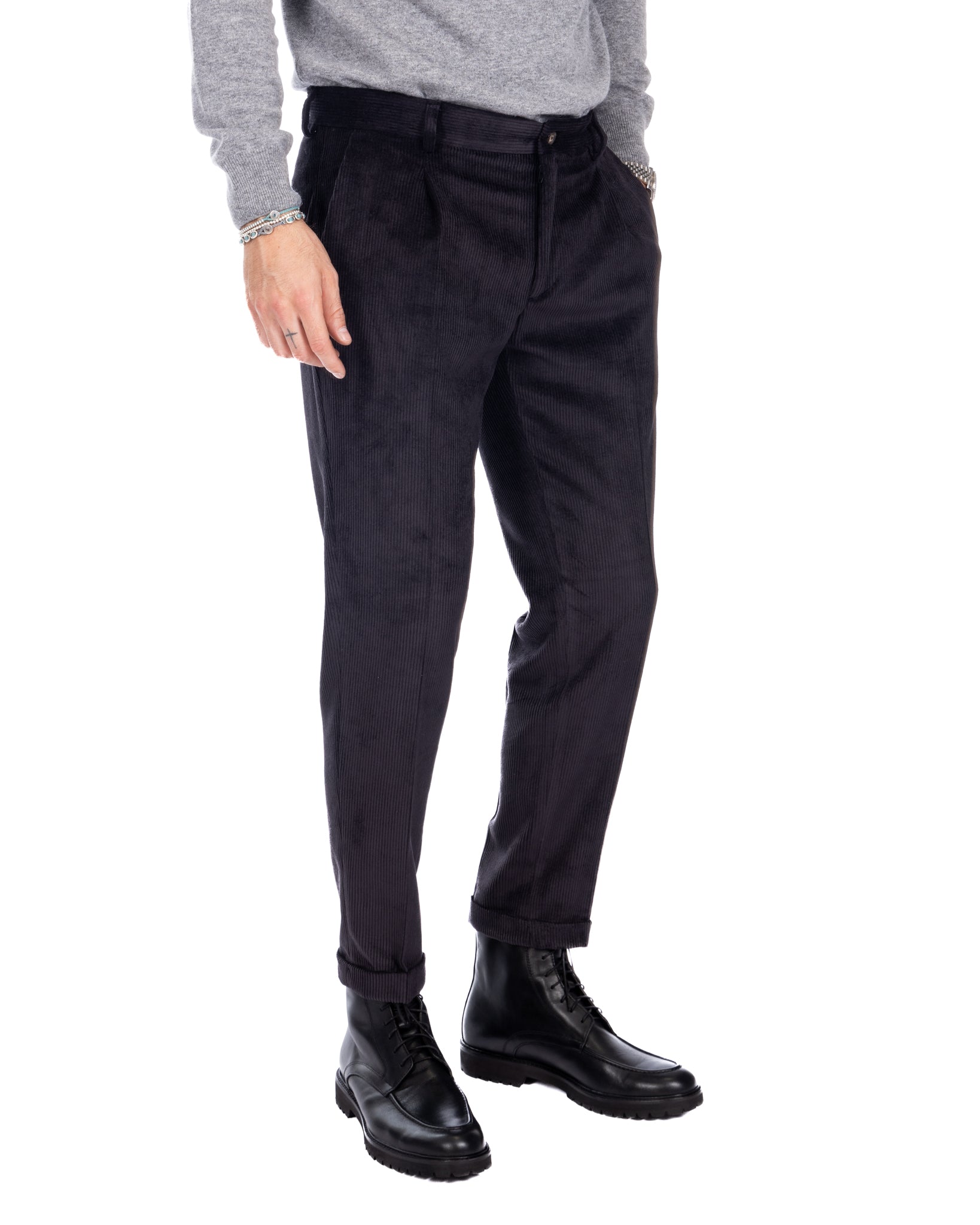 Lodi - black trousers with velvet pleats