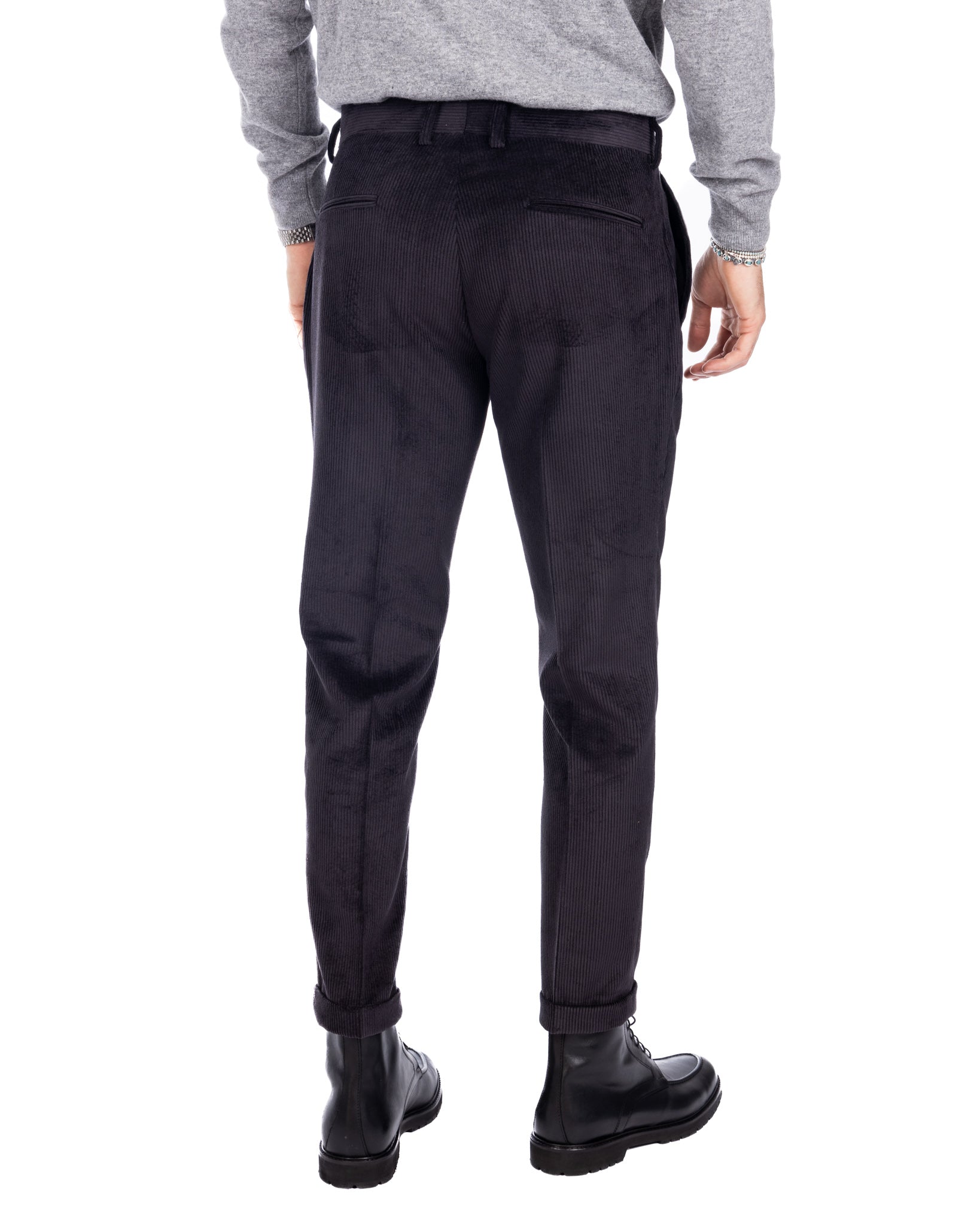 Lodi - black trousers with velvet pleats