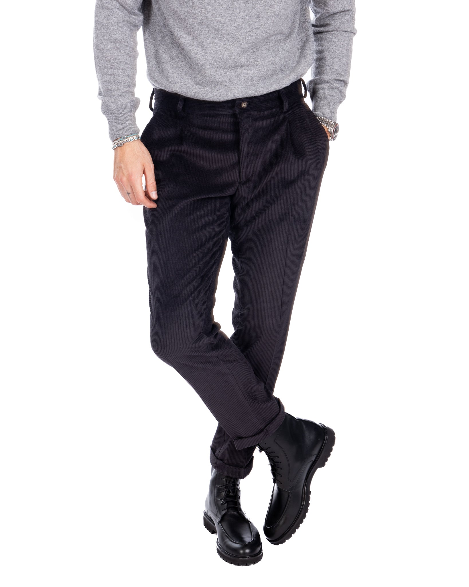 Lodi - black trousers with velvet pleats