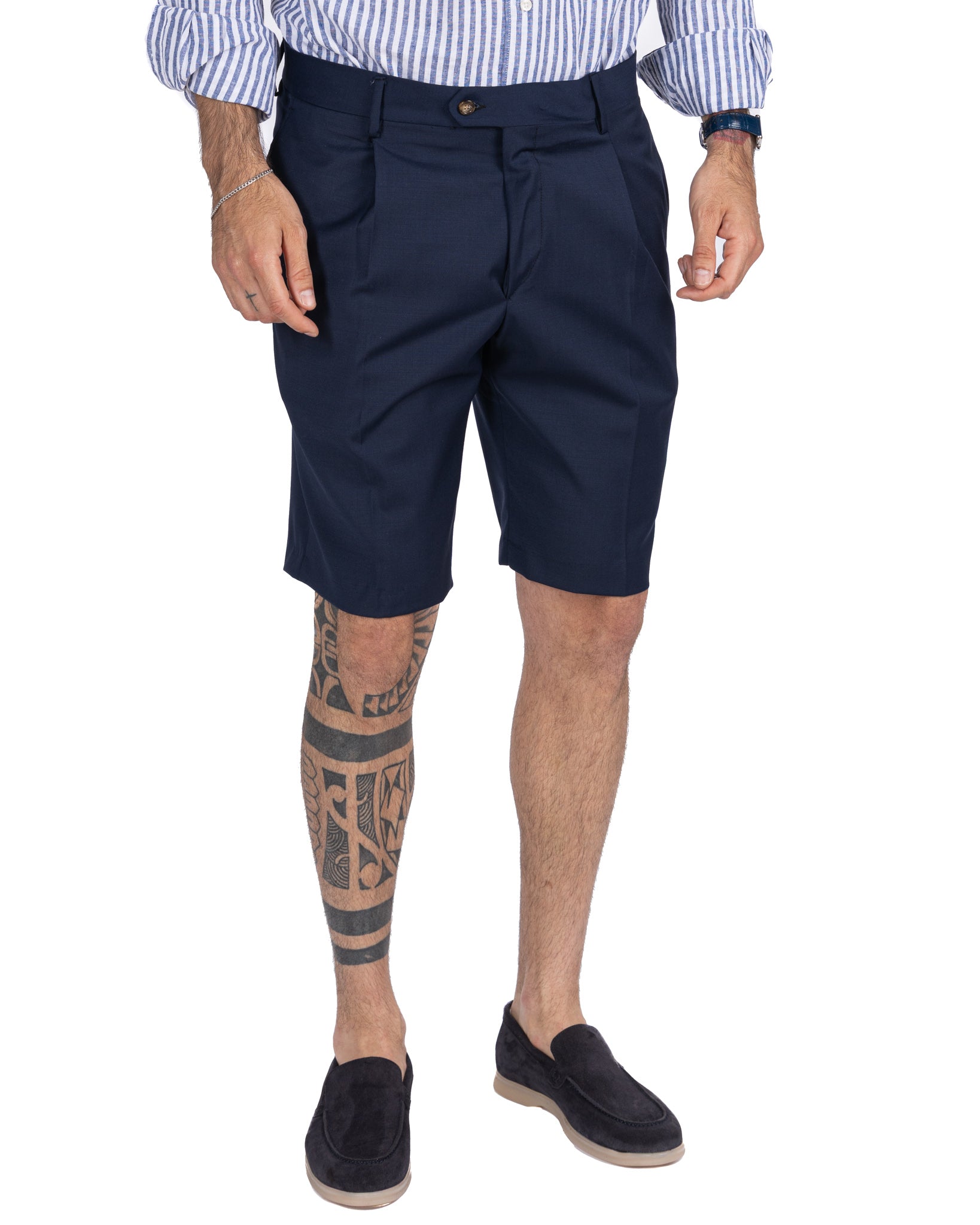Colton - High-waisted Bermuda shorts with blue pleats