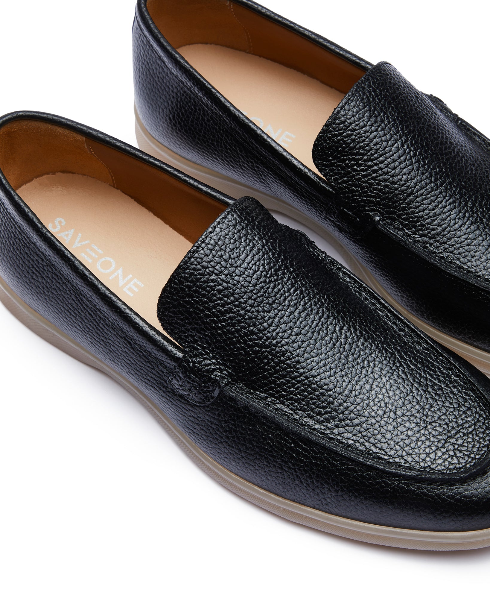 Pier black leather loafer