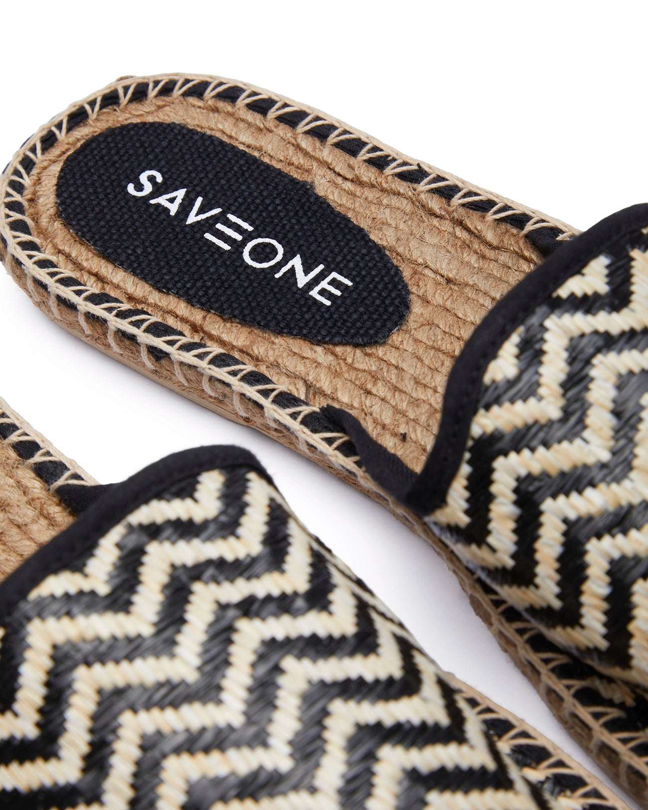 Ushuaia mules with black pattern