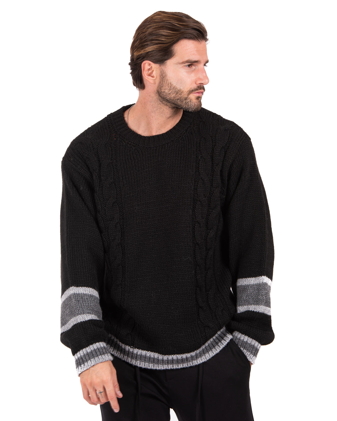 Edam - maglione nero con trecce laterali