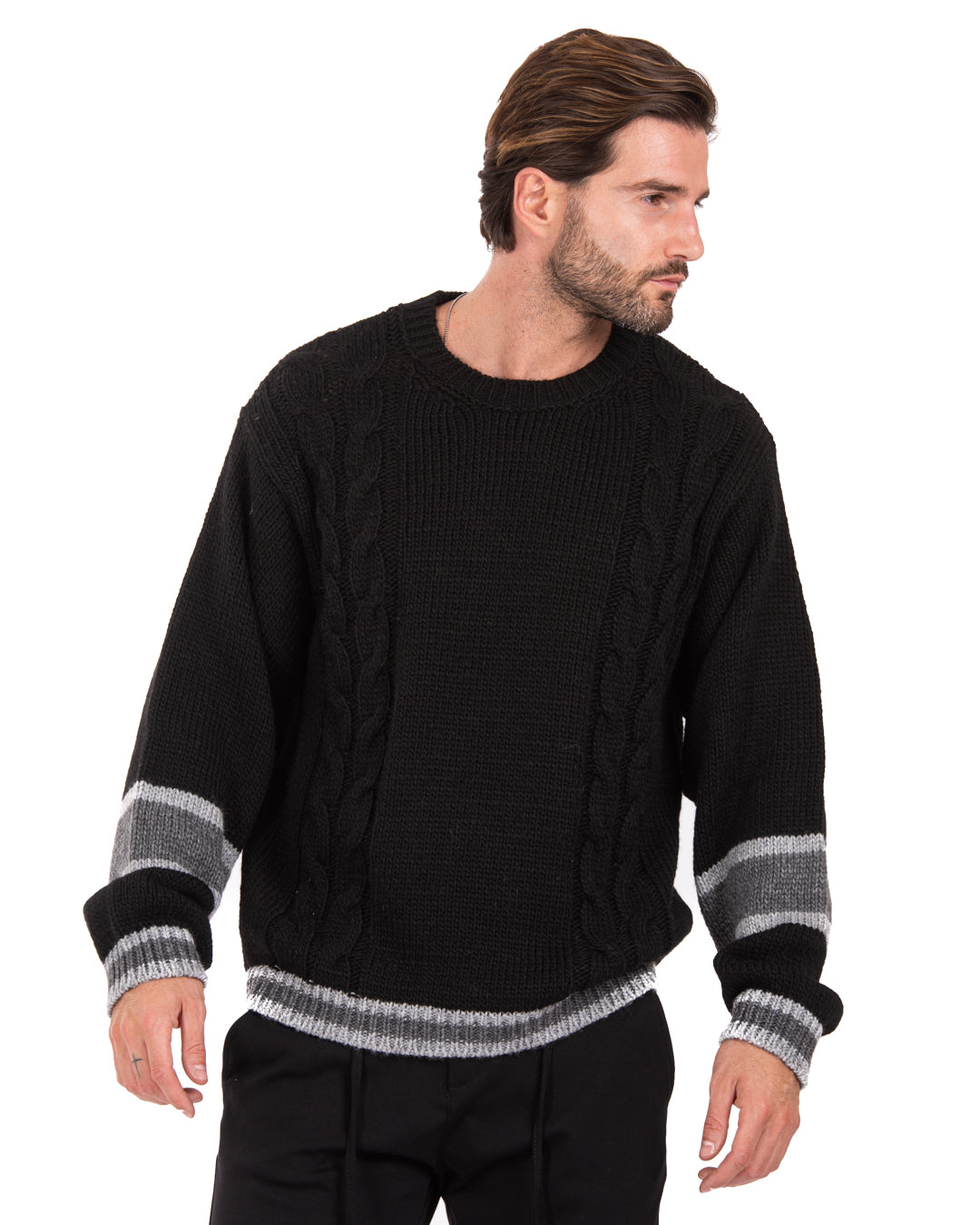 Edam - maglione nero con trecce laterali