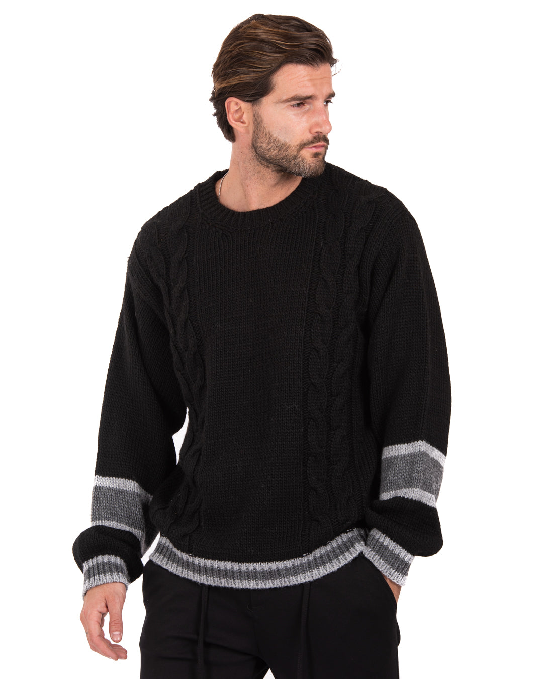 Edam - maglione nero con trecce laterali