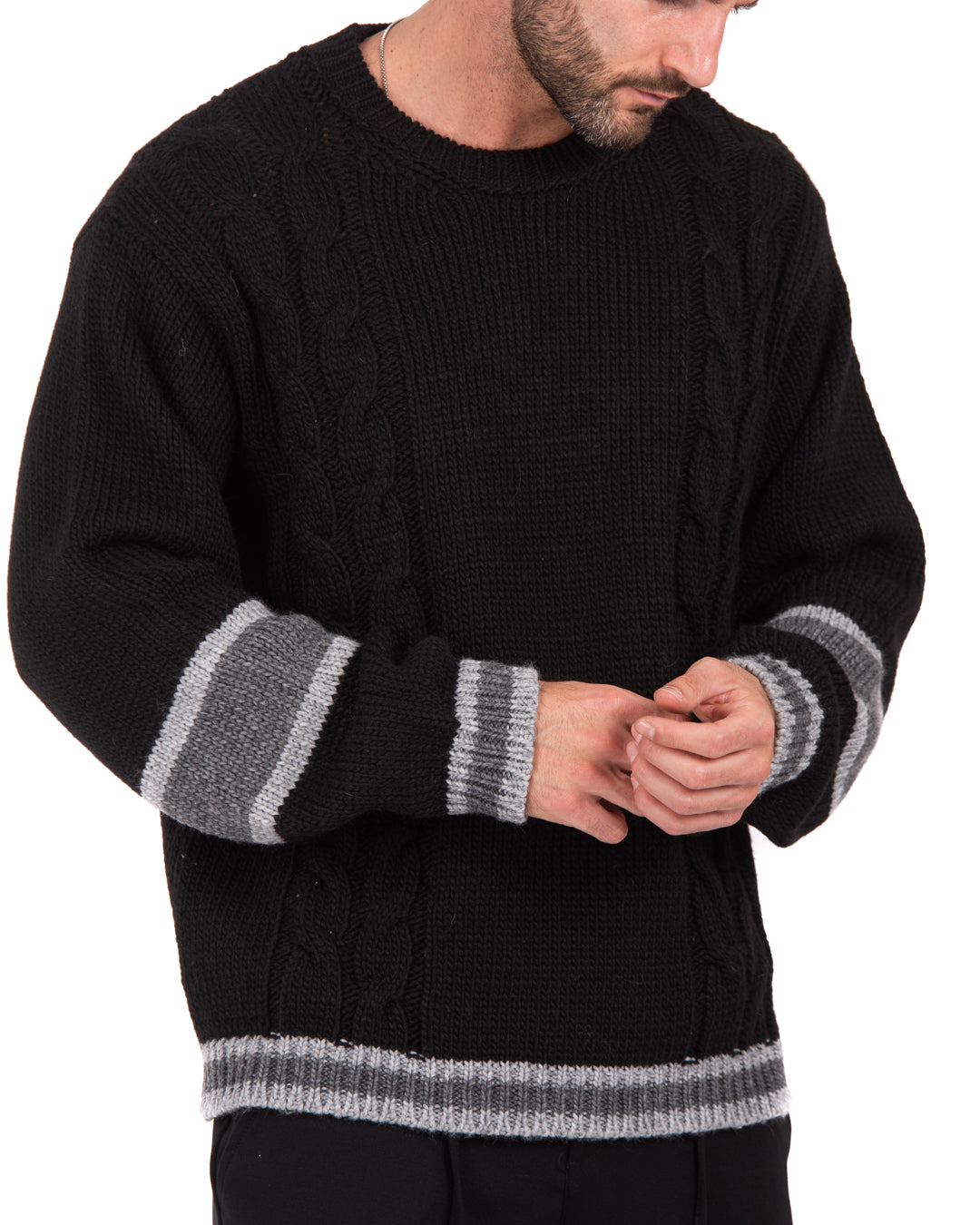 Edam - maglione nero con trecce laterali