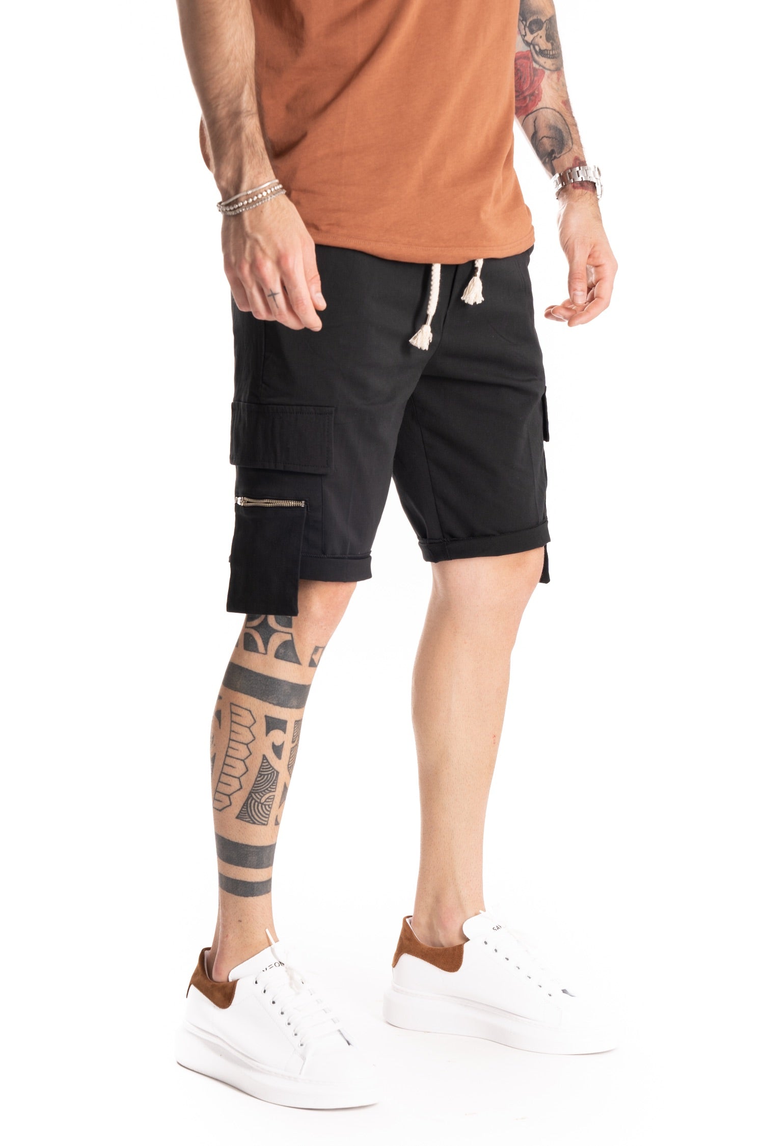 VINCE - BERMUDA NEGRA CON BOLSILLO GRANDE