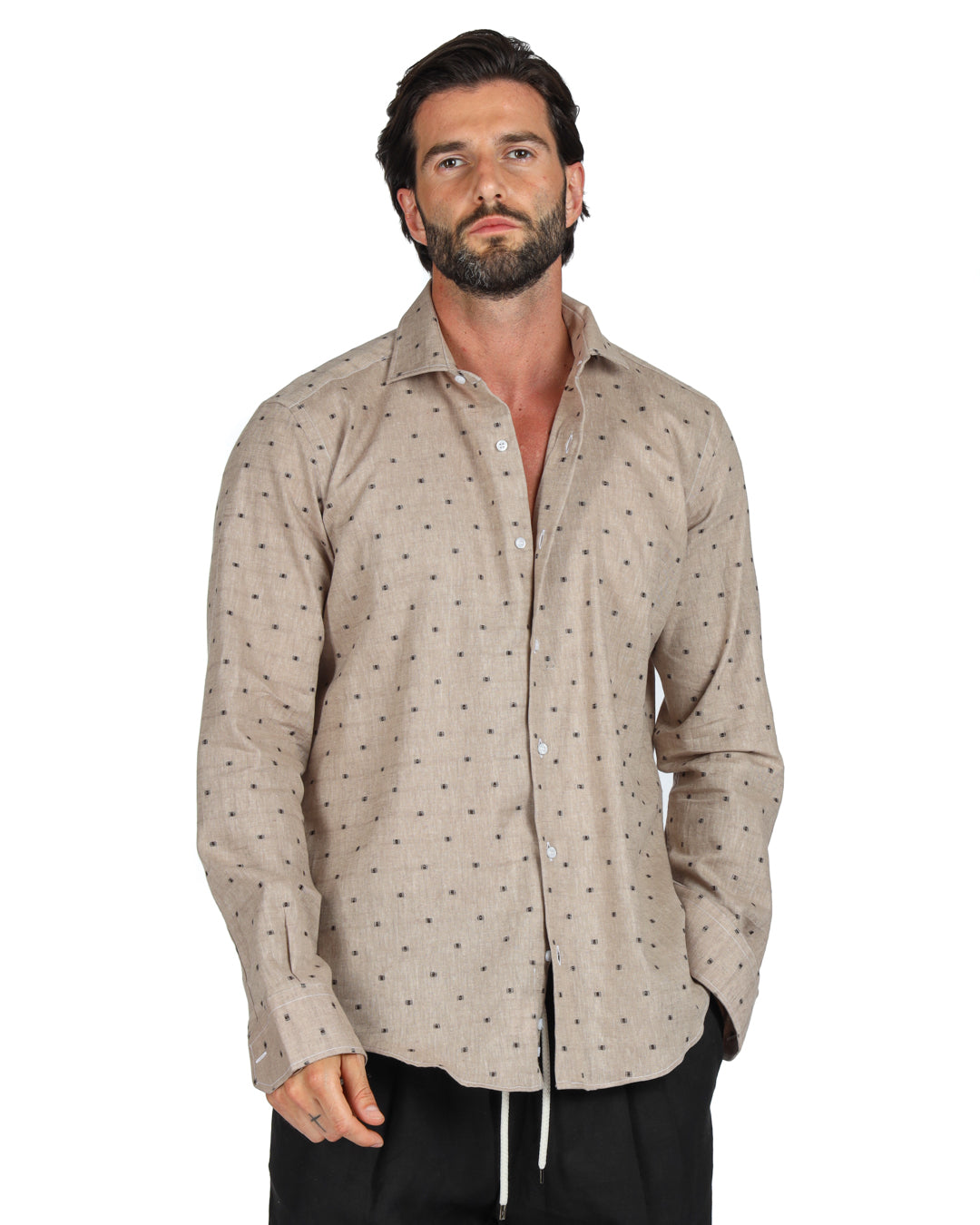 Salina - Camicia classica fango con ricami marroni in lino