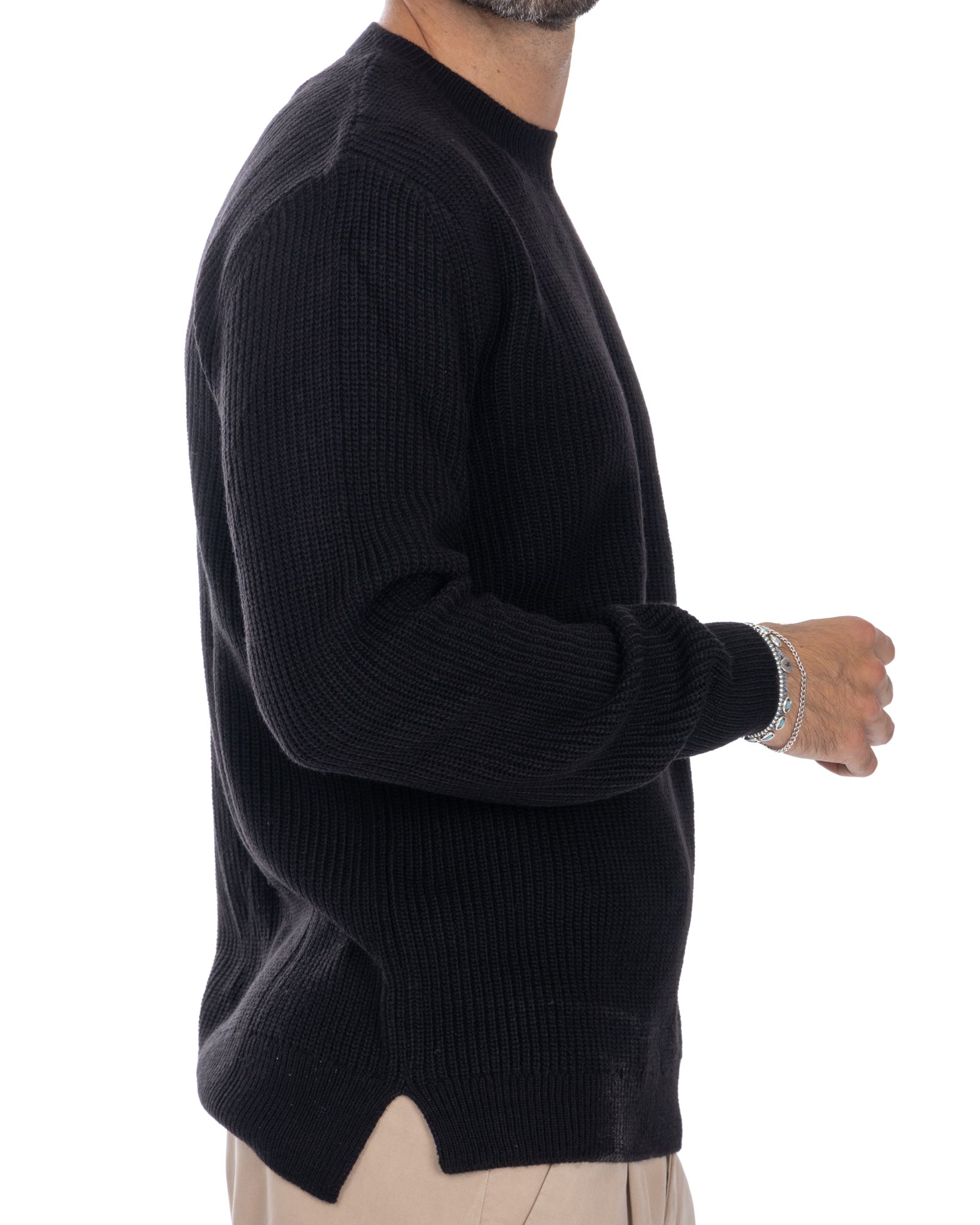 Sven - black ribbed crew neck sweater