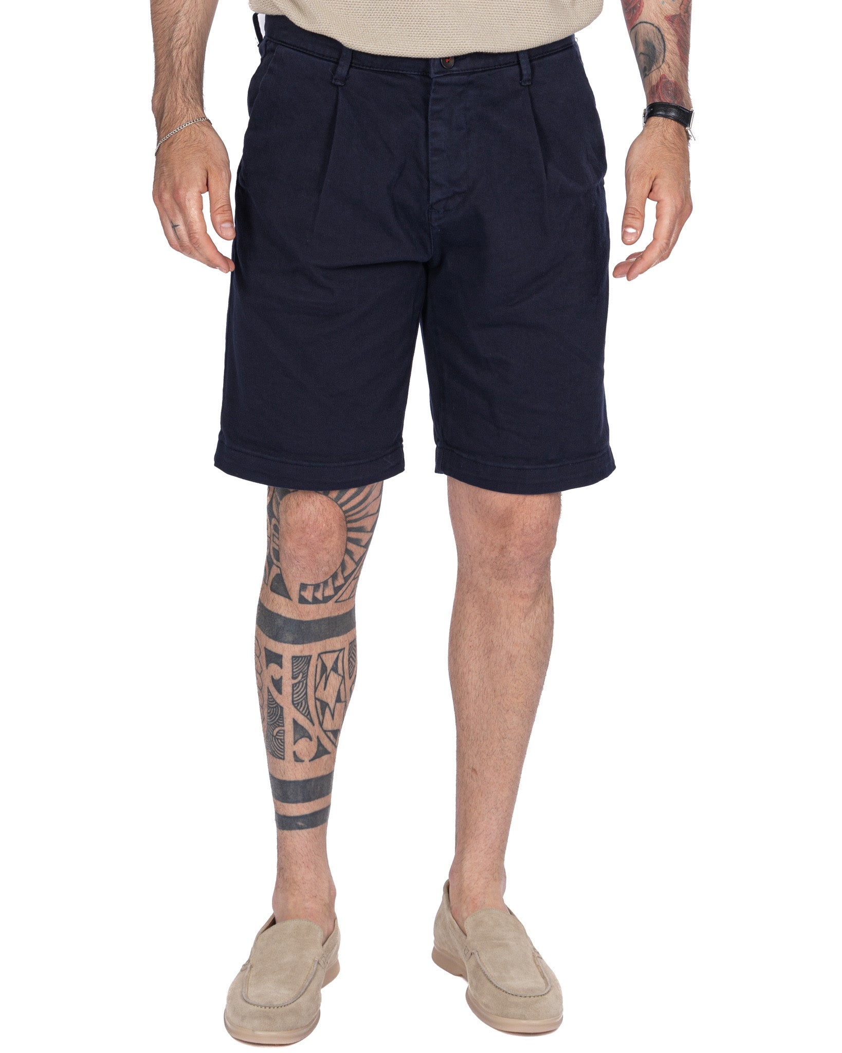 Easton - High-waisted blue bermuda shorts with pleats