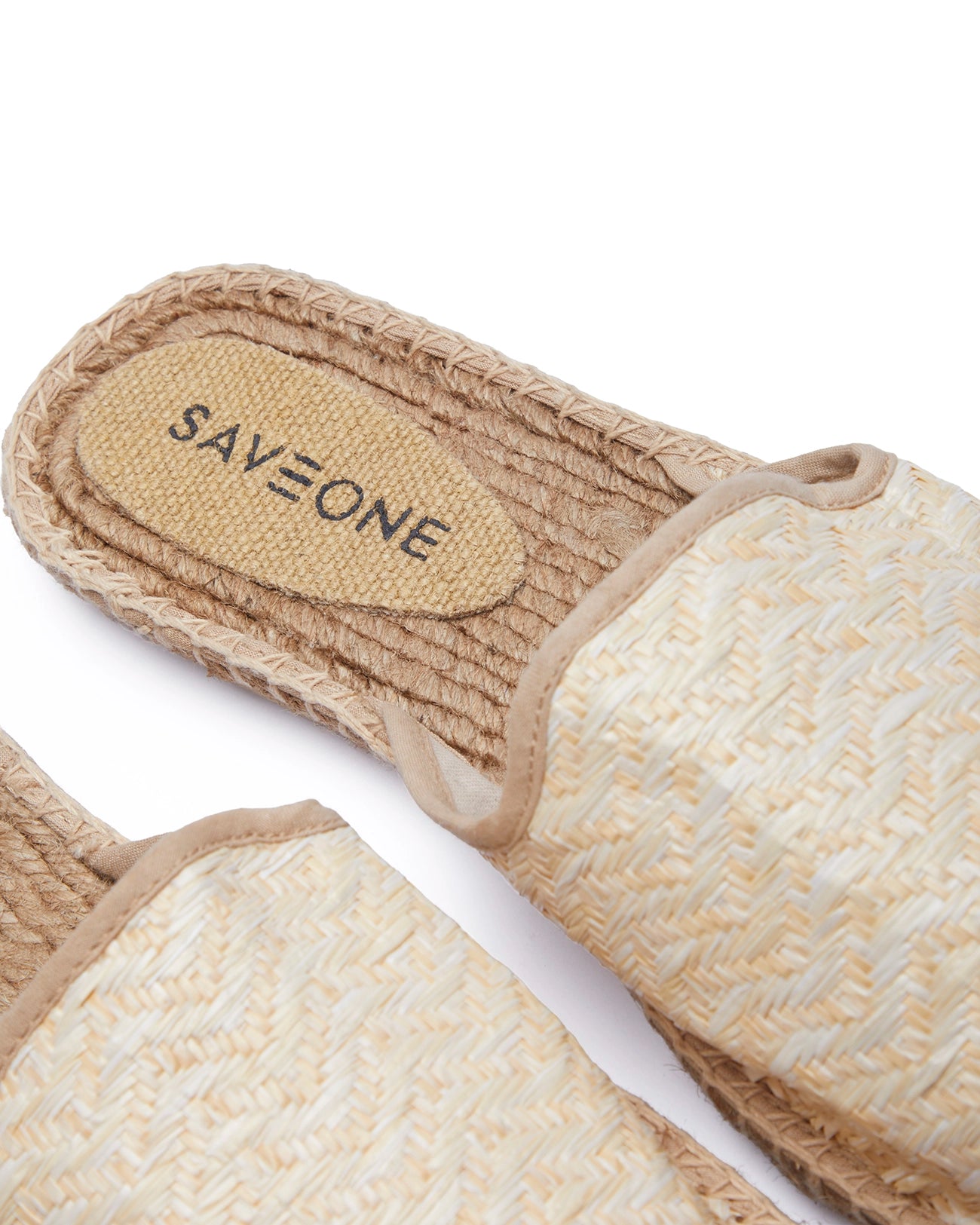 Ushuaia mules with beige pattern