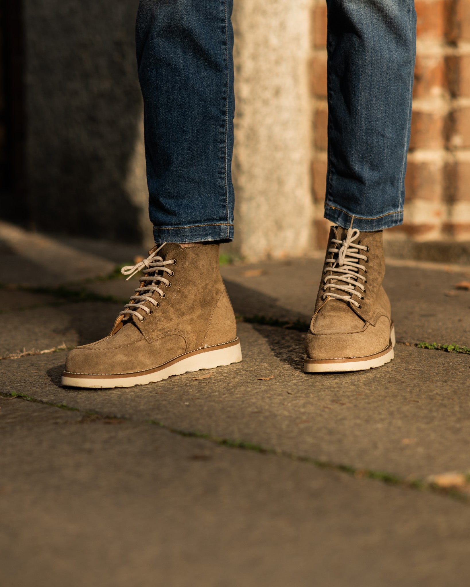 Moon - suede boot with mud laces
