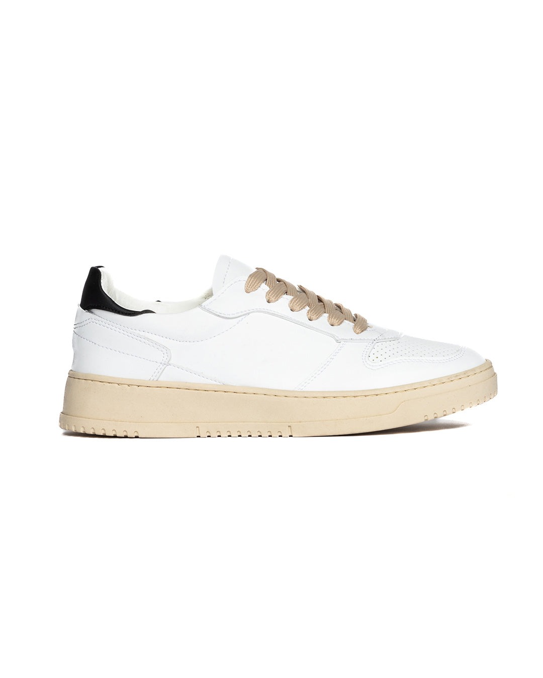 S07 - white leather sneakers with black details