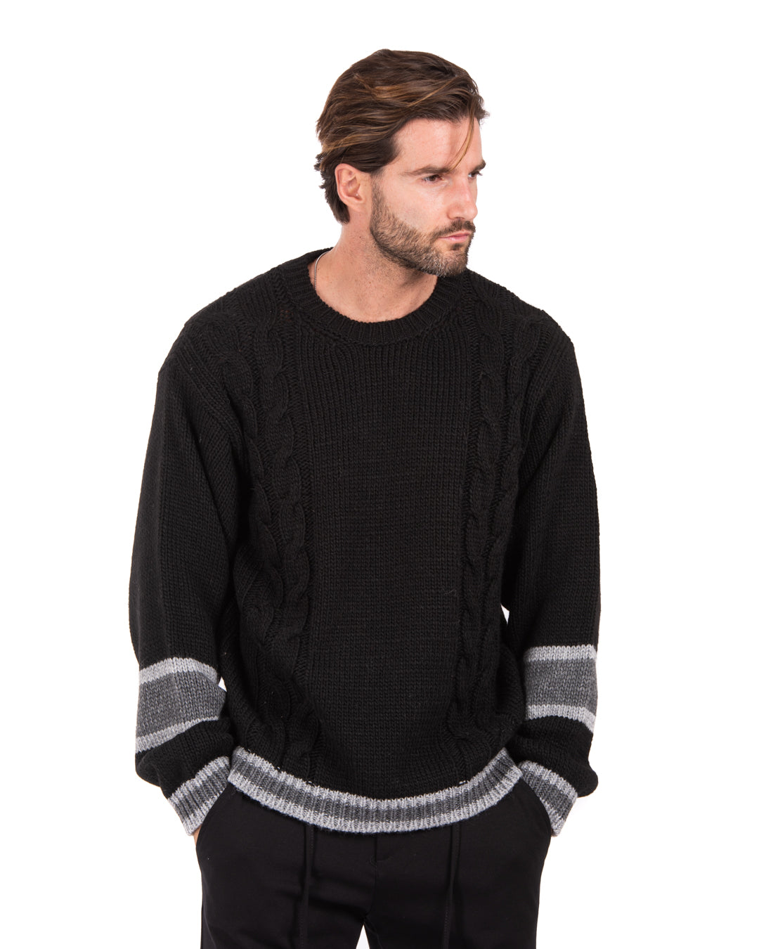Edam - maglione nero con trecce laterali