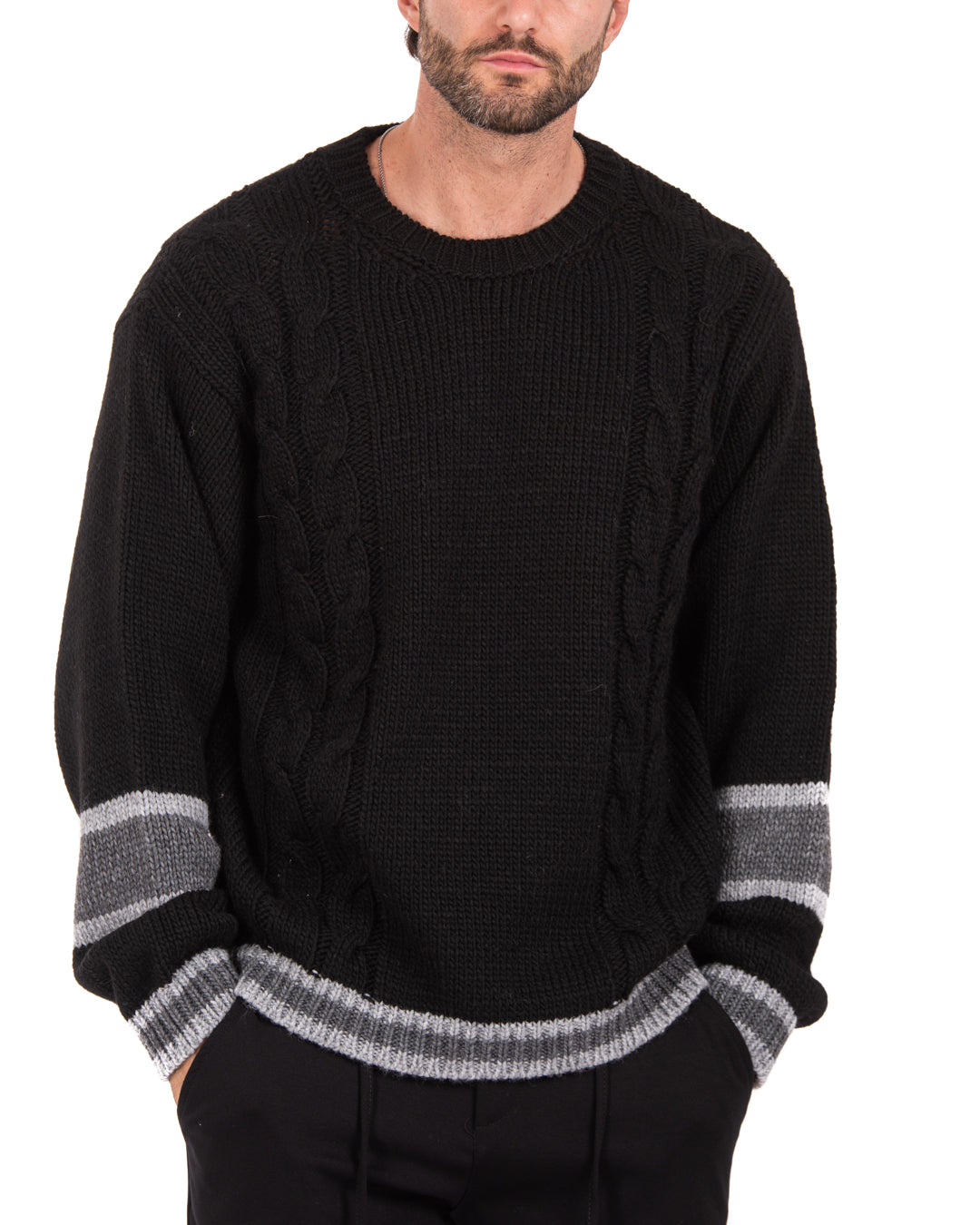 Edam - maglione nero con trecce laterali
