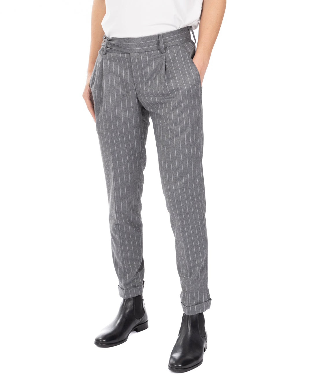 Italien - pantalon gris taille haute à fines rayures
