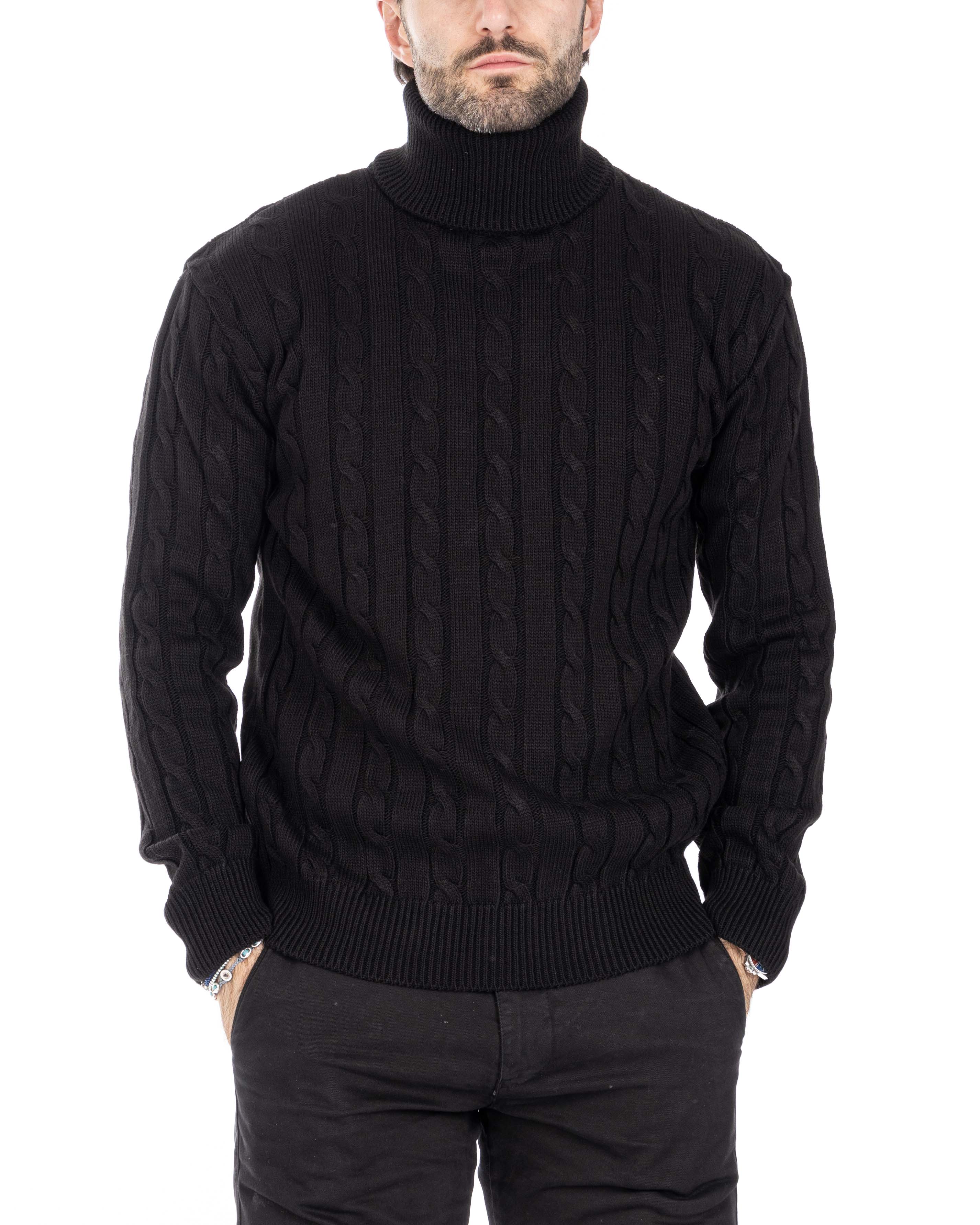 Crovie - maglione nero con trecce collo alto
